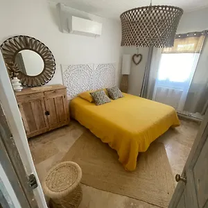 https://entre-les-alpilles-et-le-luberon-2-chambres-9-pers.fr-provencehotel.com